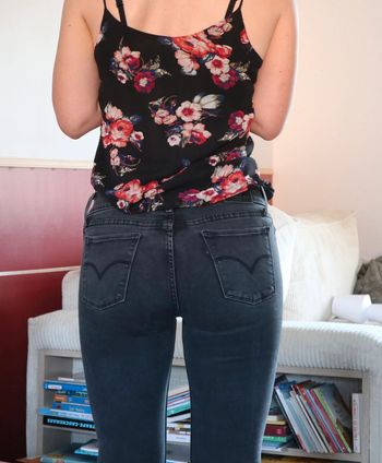 Jean levi’s. 710 super skinny 27