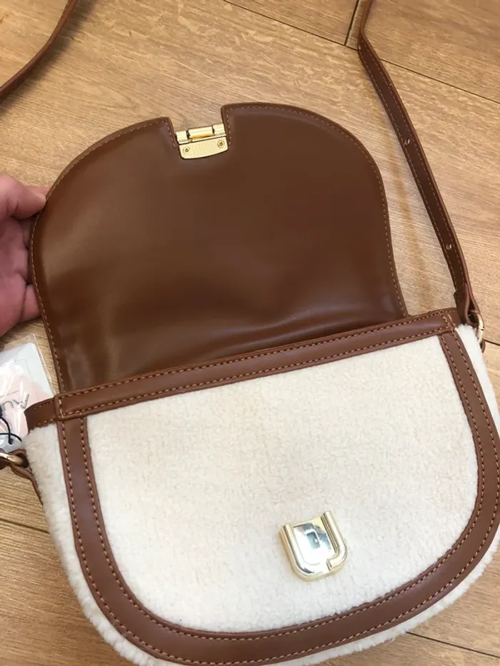 Sac bandoulière moumoute beige et camel - photo numéro 5