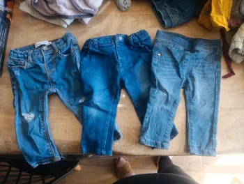 Lot jeans fille 9 mois