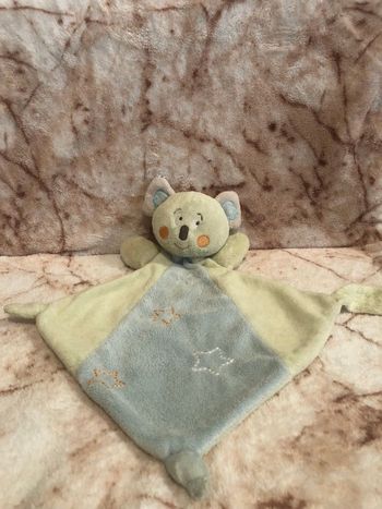 Doudou plat koala vert bleu etoile Kimbaloo