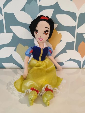 Peluche  poupée/ figurine blanche neige Disney