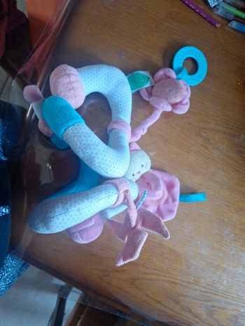 Jouet type arche à enrouler sur barre