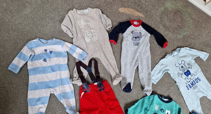 Lot vêtements bébé garçon 9 mois - photo numéro 2