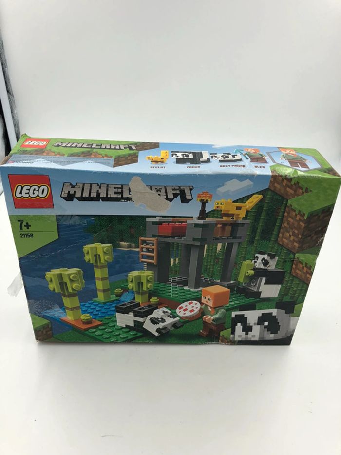 Lego Minecraft 21158 complet