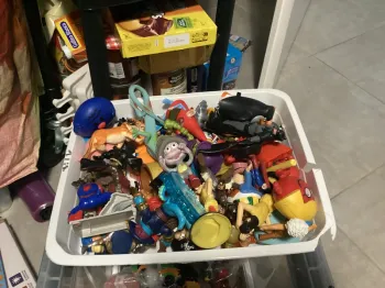 Gros lot de différente figurines accessoire ect
