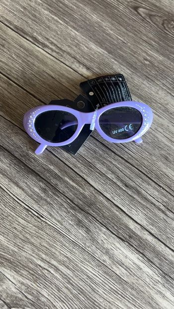 Lunette de soleil neuve enfant