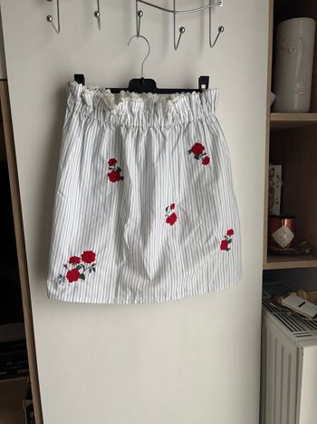Jupe courte rayure broderie rose taille haute paper bag taille 40 H&M