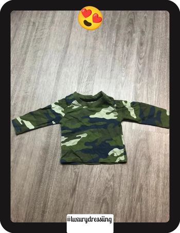 T-shirt taille 3 mois primark en très bonne état 🧸