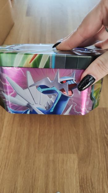 Lot de carte pokémon et boîte métal