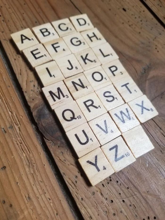 Lettres en bois type scrabble - photo numéro 2