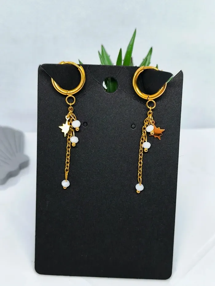 Boucles d'oreilles dorées étoile polaire et perles blanches - photo numéro 8