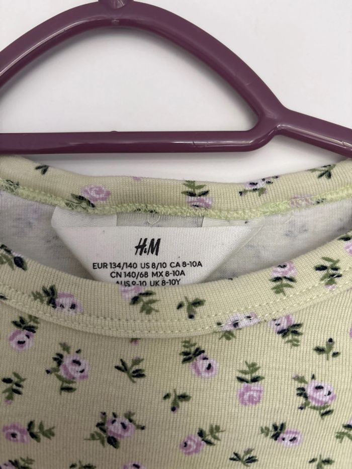 T-shirt court, fille H&M, taille 9/ 10 ans - photo numéro 2