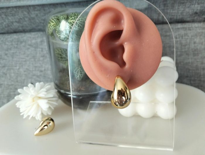 Paire de créole goutte dorée en acier inoxydable - photo numéro 2