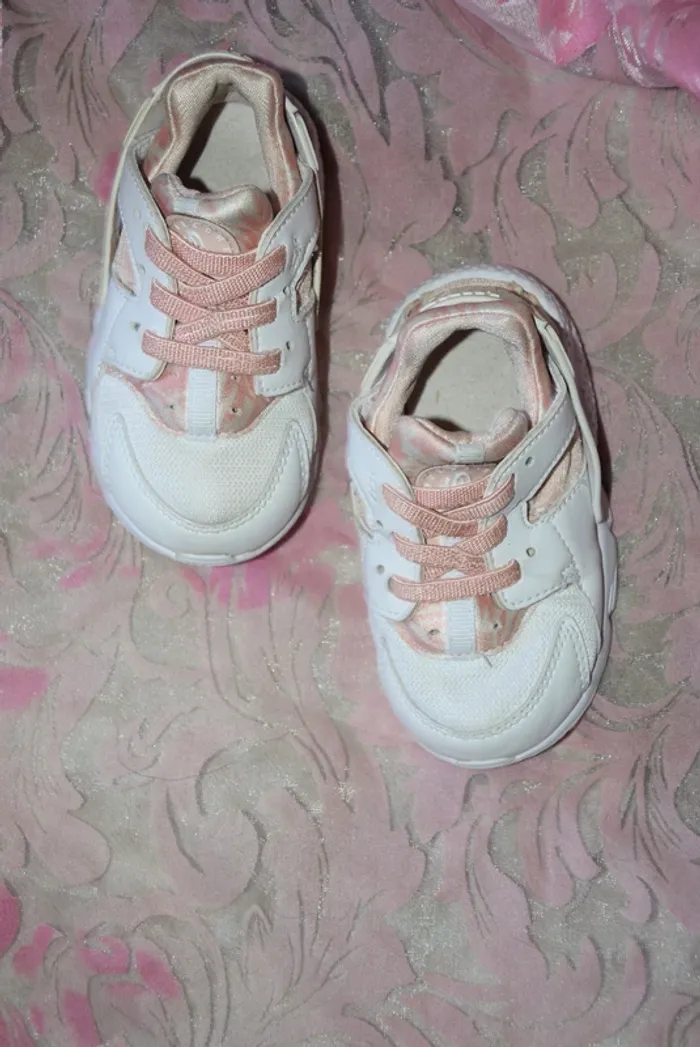 👟 Baskets Nike Huarache Bébé – Rose – Pointure 22 👟