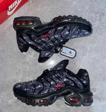 TN NIKE GRIS ROUGE 39