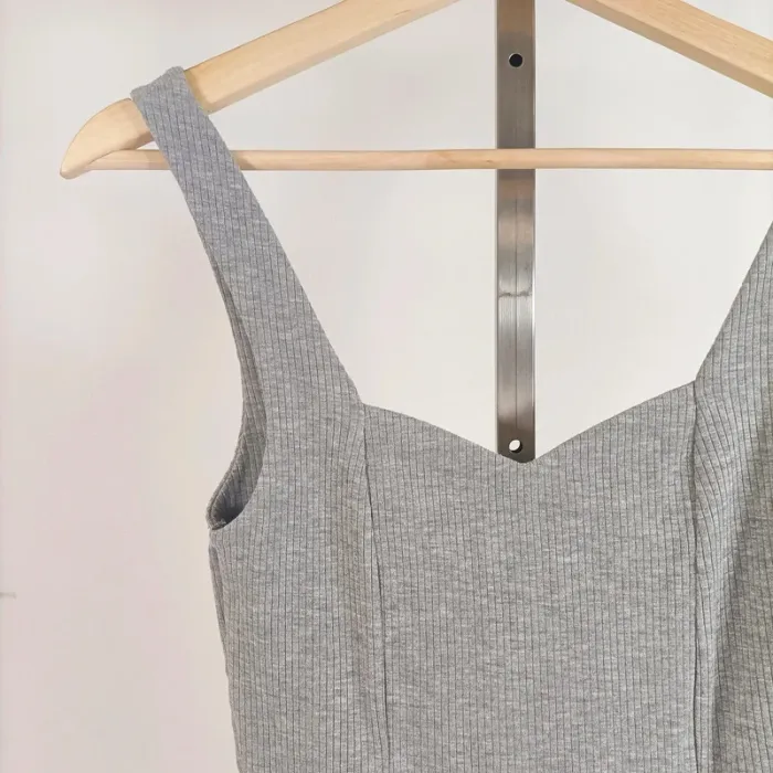 Body gris côtelé sans manches col cœur Kiabi taille S près du corps stretch A513 - photo numéro 8