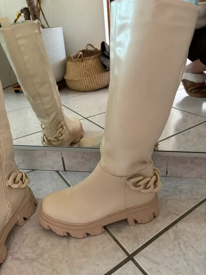 Très belle paire de botte 38 comme neuve