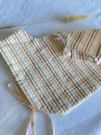 Bavoir plastron en seersucker taille 3-6 mois