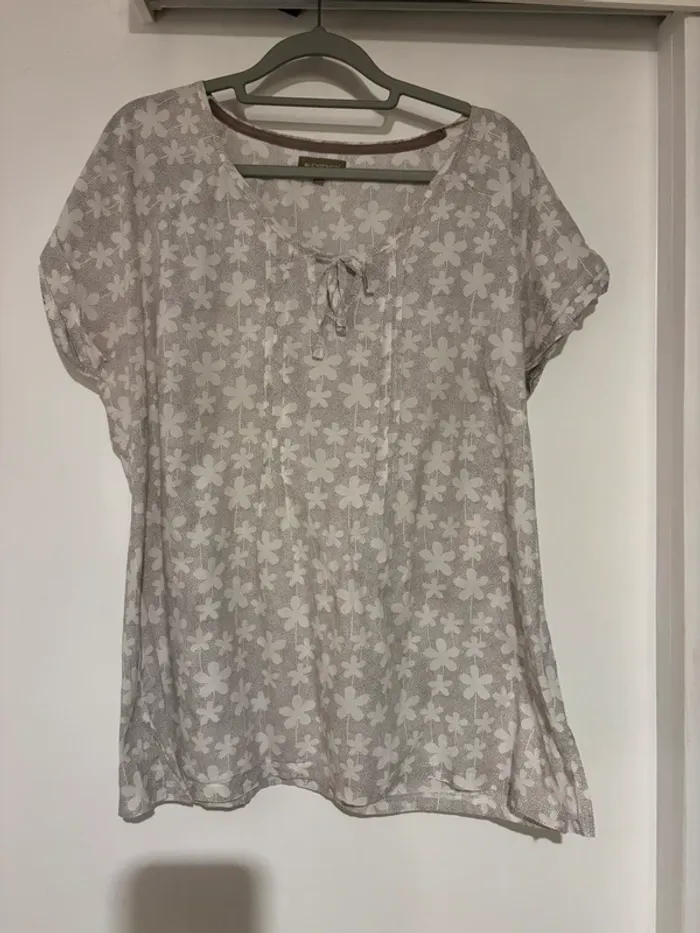 Top femme col V In extenso taille 42/44 en très bon état - photo numéro 2