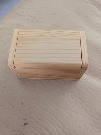 Petit coffret en bois dimensions : 7x4x4cm