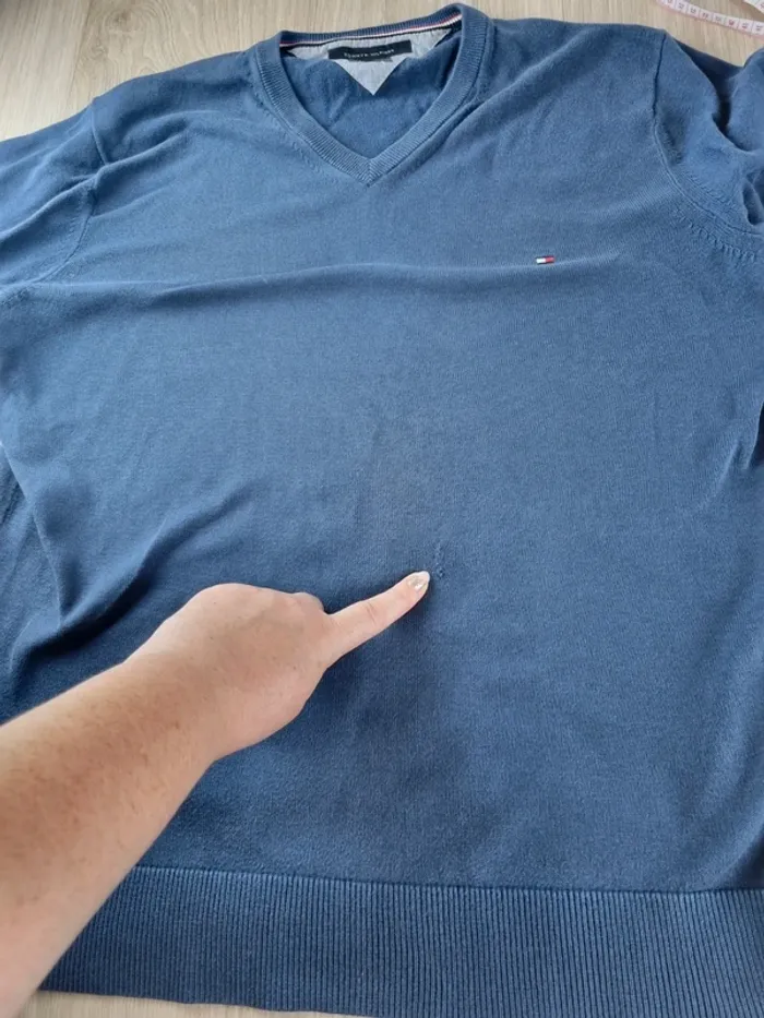 Pull a col V bleue Tommy Hilfiger Homme Taille L - photo numéro 4