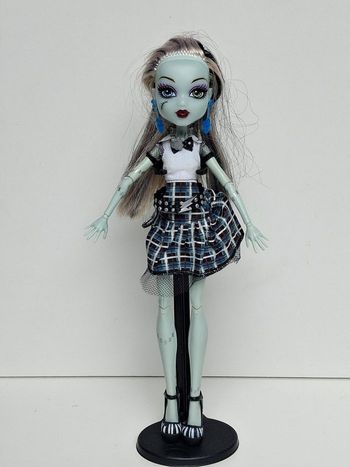 Poupée Monster Hight Frankie Stein ghouls alive
Testé le son et la lumière fonctionne 
Pile inclus 