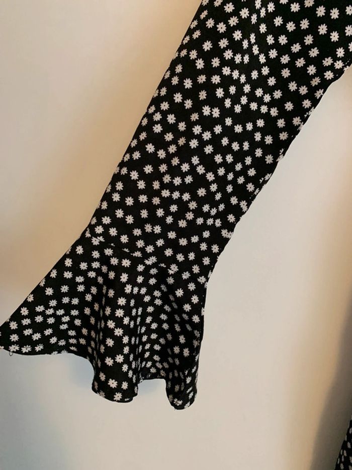 Robe noire à fleur - photo numéro 4