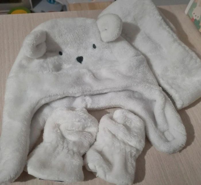 Ensemble bonnet écharpe moufles bébé