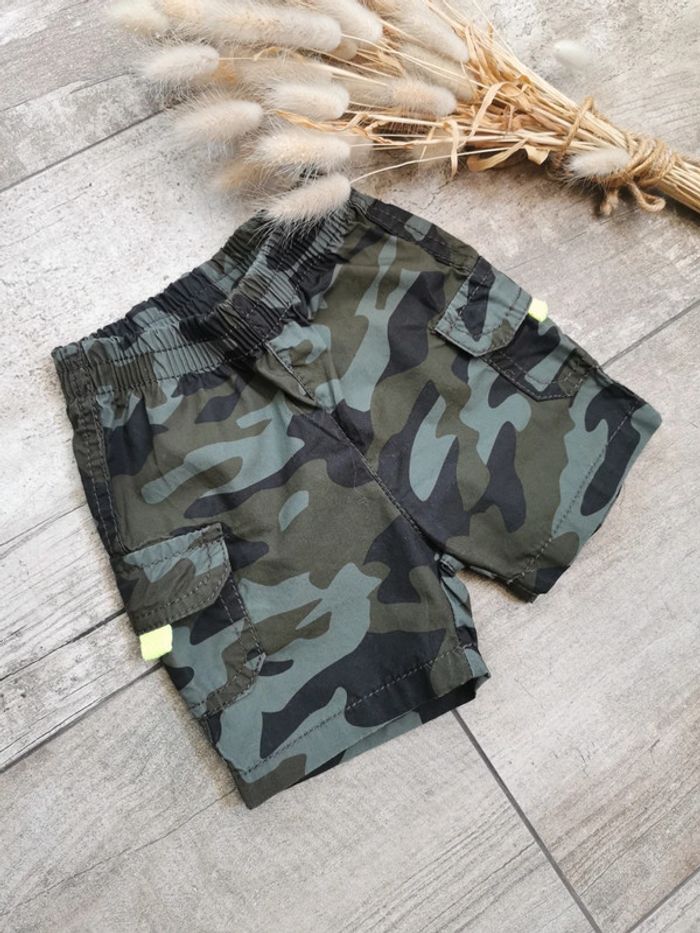 🌺très joli short vert kaki camouflé militaire jaune
100% coton 6mois - photo numéro 5