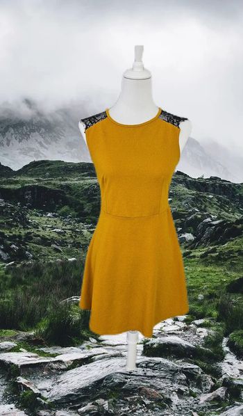 Robe moutarde avec dentelle, bonprix, taille 38/40