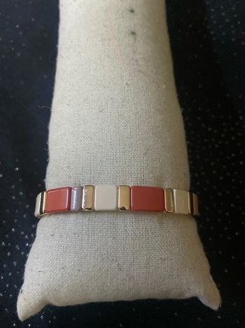 Bracelet perles carrées orange beige