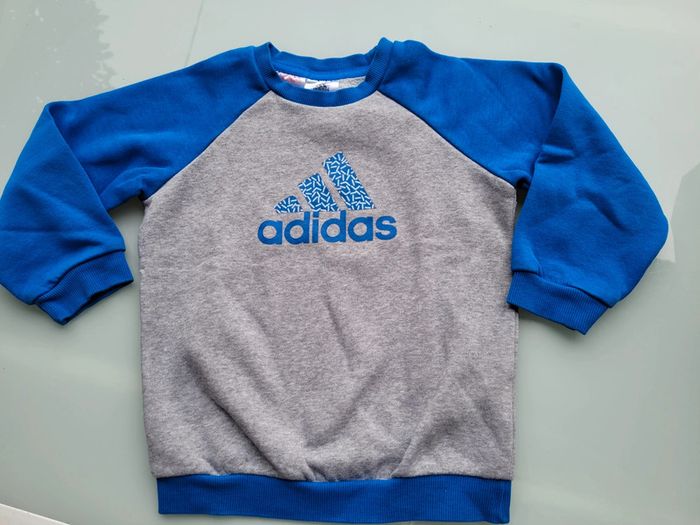 Très beau sweat Adidas, gris et bleu, taille 3/4, 104 cm