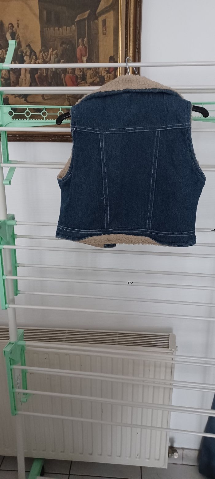 Très jolie veste jeans sans manches fille T 8 ans - photo numéro 5