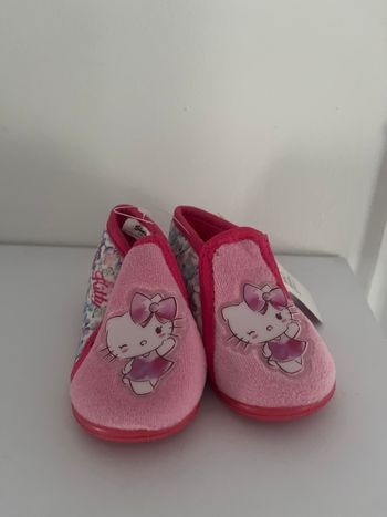 Pantoufles hello Kitty neuves taille 19
