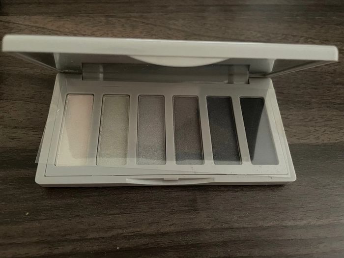 Palette fard à paupière couleur gris - photo numéro 2