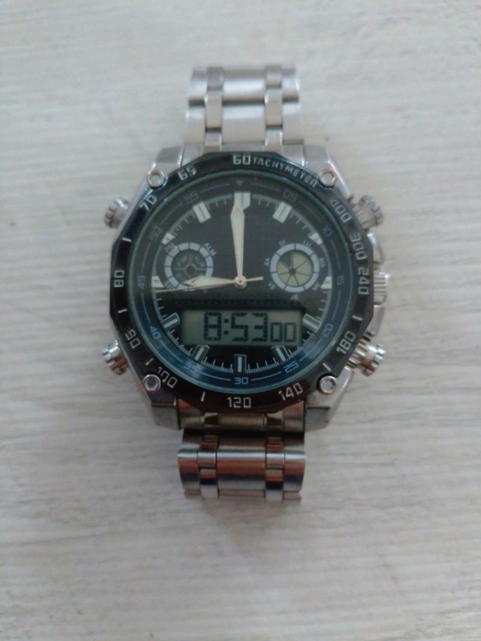 Montre quartz tachymèter