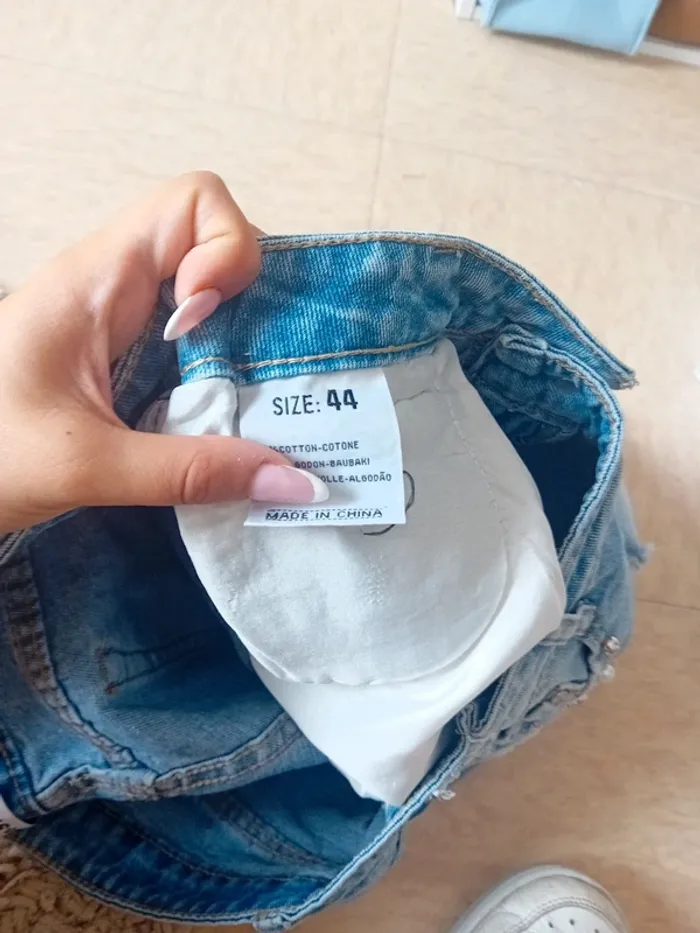 Short en jean avec des perles - photo numéro 8