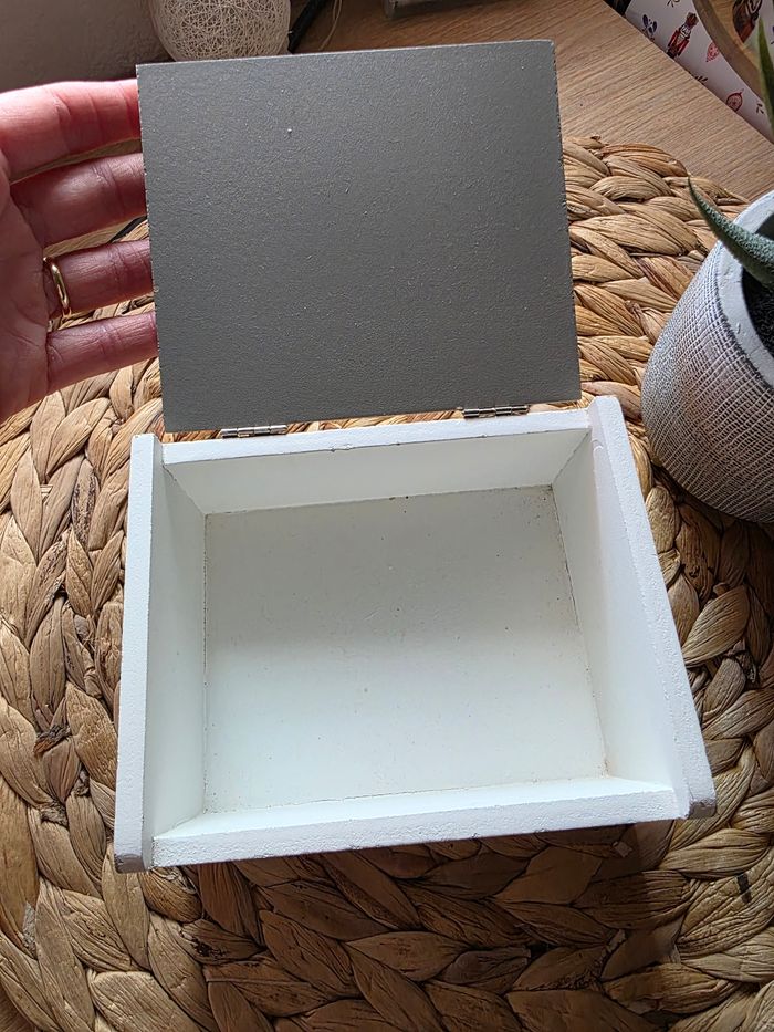 Petite boite en bois blanche et grise - photo numéro 3