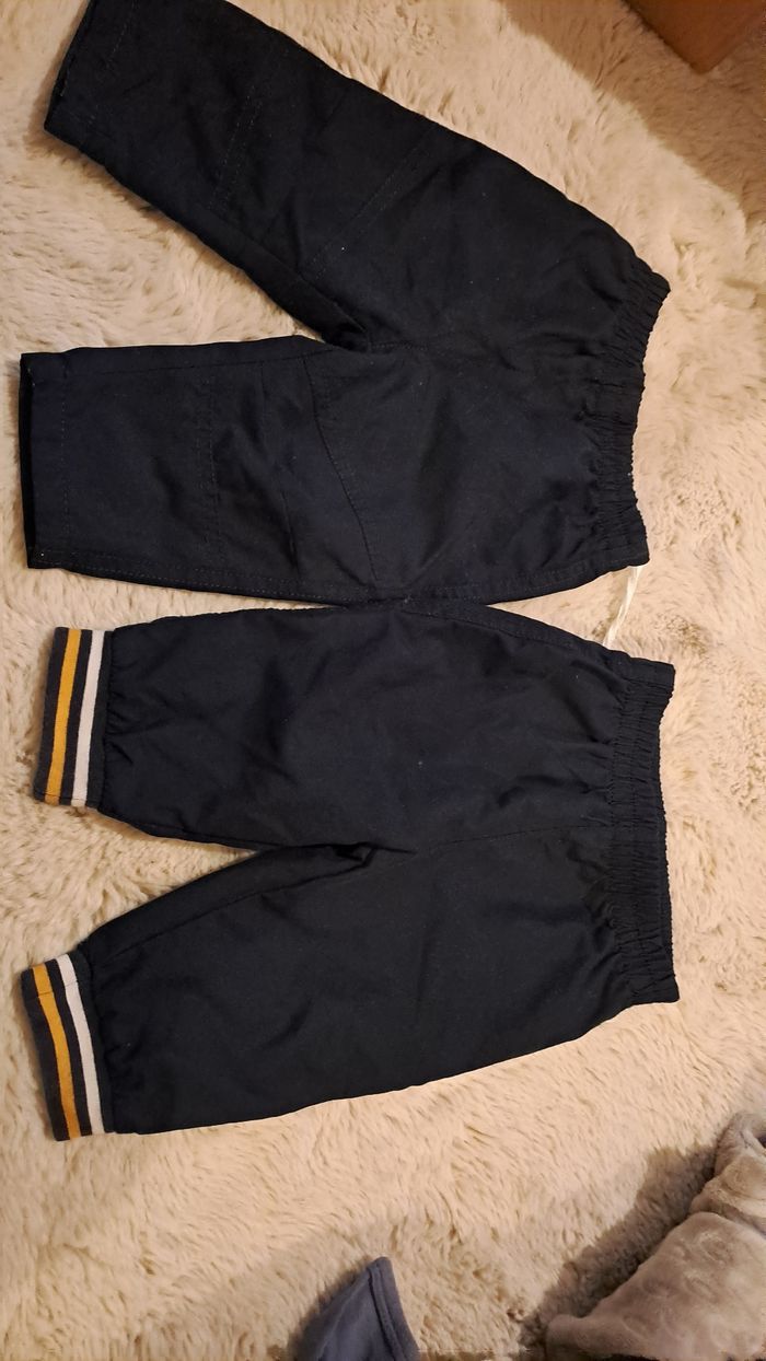 Lots 2  pantalons neuf sans étiquette