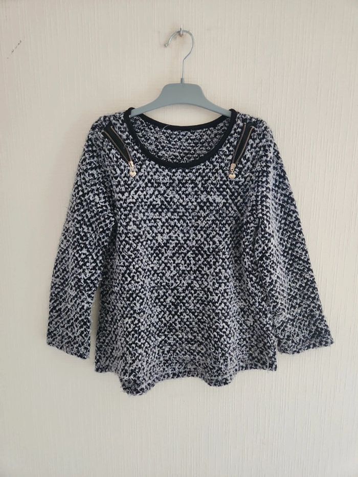 Pull doux noir et blanc détail fermeture éclair aux épaules 6 ans