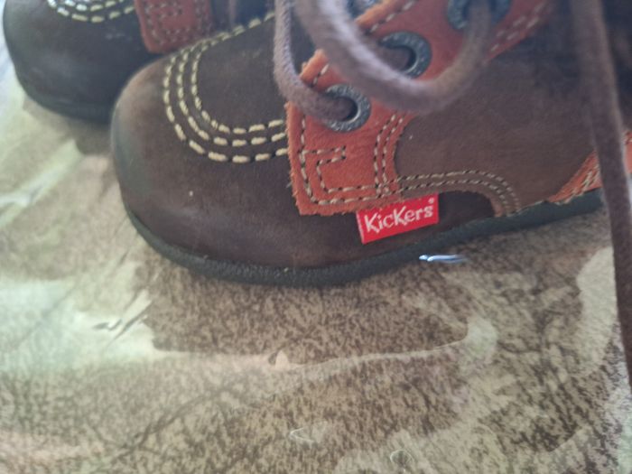 Chaussure bébé kickers nubuck et fourrées à l'intérieur Pointure 19 - photo numéro 2