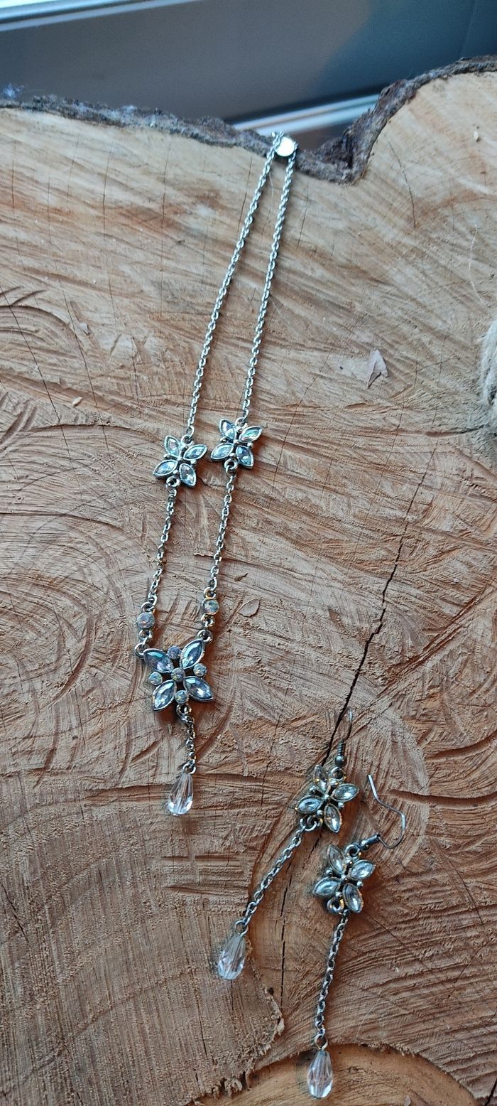 Collier et boucles d'oreilles fleurs - photo numéro 2