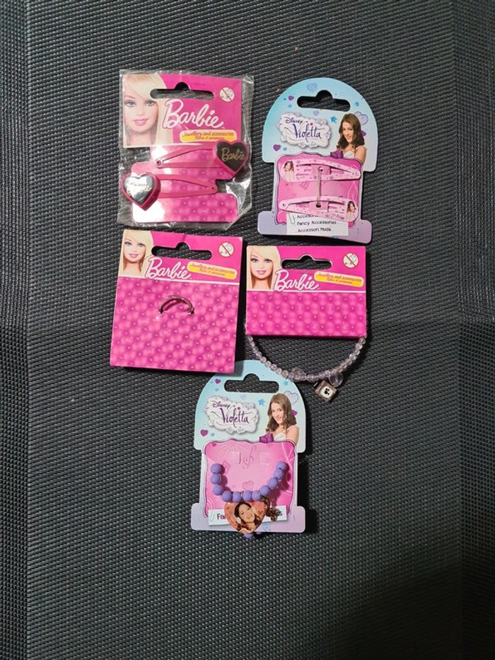 Lot de barrettes et bracelets barbie&violetta