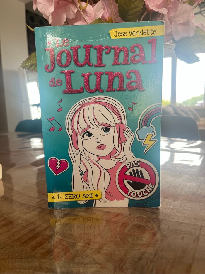 Livre le journal de Luna