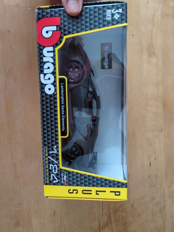 Voiture 1/24 bburago Lamborghini sesto elemento