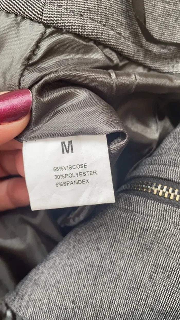 Mini-jupe grise - photo numéro 4