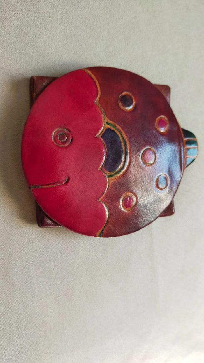 Petit porte-monnaie en cuir coloré – Forme poisson