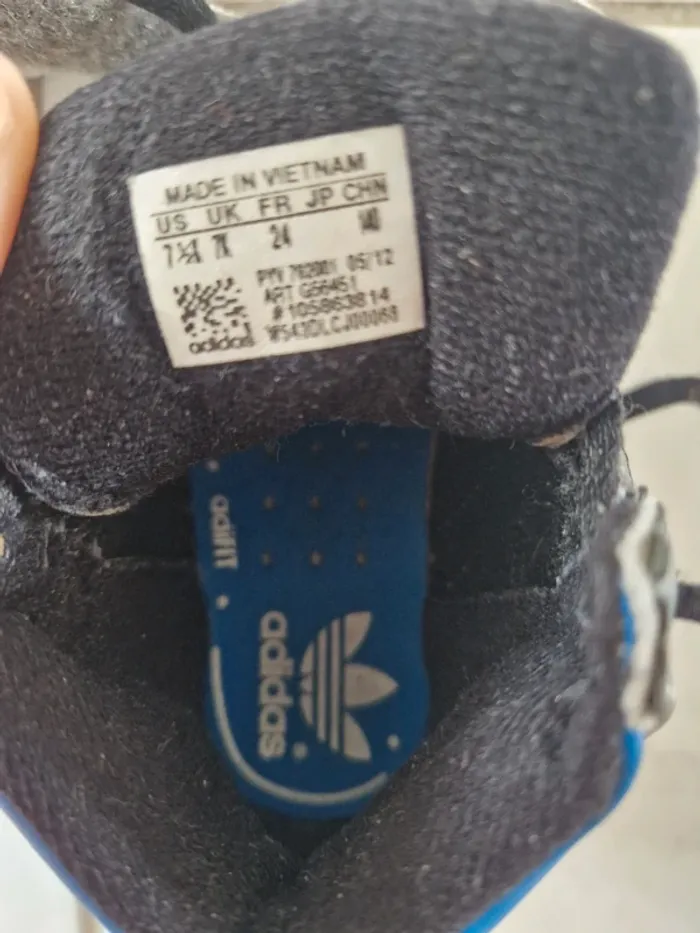 Baskets Adidas enfant taille 24 - photo numéro 11