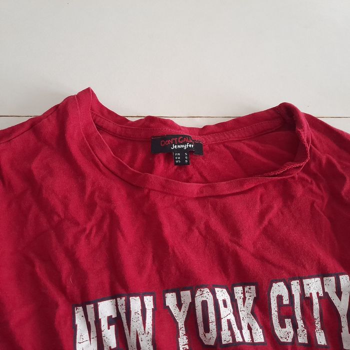 Tee shirt rouge avec inscription - photo numéro 2