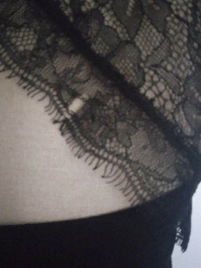 🍁A 4€ uniquement ce week-end 🍁 🌸Robe noir avec dentelle dans le dos🌸 - photo numéro 4
